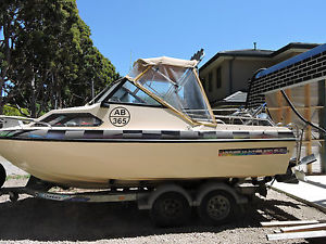 haines hunter 5.2 metre half cabin