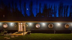 NEW BUILD HOUSEBOAT LIVEABOARD RESIDENTIAL MOORING IN CHICHESTER