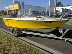 Streaker 4.58m only 30 hours on engine.