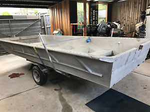 5.2M long 2.13 wide De havaland flat nose punt &Trailer needs work selling cheap