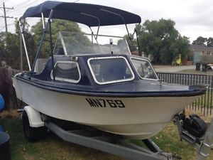 Half Cabin boat with motor