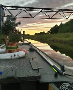 60ft liveaboard barge/narrow boat. Ideal winter project. Houseboat Glamping ?