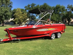 2005 Supreme SP220 Ski/Wake/Surf