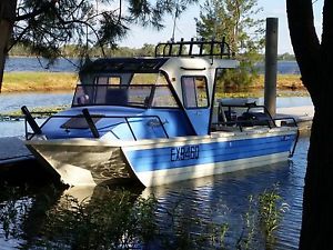 STESSL TRI-HULL 6 METRE ALUMINIUM BOAT