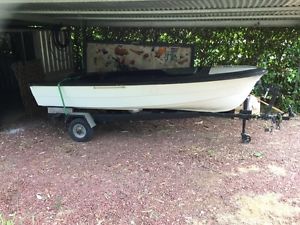Boat (no motor) FREE Trailer in Kilmore Vic. 12ft - Restore Or float on yr dam?!