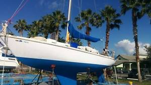 NO RESERVE 1969 COLUMBIA 36' MARATHON FLORIDA KEYS IN OVERALL GOOD CONDITIONS...