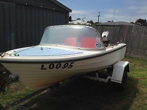 3.6 meter fibreglass boat 20 hp mariner outboard motor REGISTERED