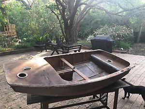Sabot - wooden dinghy sailboat