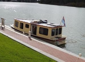 HOUSE BOAT - widened Tennessee River Cruiser "Stormboy"