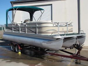 NO RESERVE!00 PREMIER LEGEND 250, TRITOON BOAT, 135HP, 3.0L VOLVO INBOARD MOTOR!