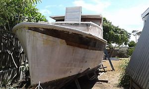 32ft Timber Bay Cruiser looks like Halvorsen design