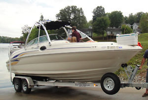 2000 SEARAY SUNDECK 240 WITH WAKEBOARD TOWER & SPEAKERS
