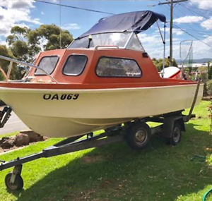 STEJCRAFT HALF CABIN FISHING BOAT, 14 FT / 4.5 M IN GREAT CONDITION