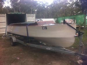 23FT VINTAGE AUSTRALIAN SPEEDBOAT
