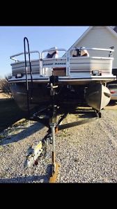 2002 Tracker Sun Tracker Fishing Barge 25 Signature