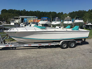 1972 CARY 28 Cruiser -White w/ Teal -Twin 350 hp Crusaders (not running)