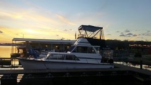 1980 Marinette 28' Flybridge