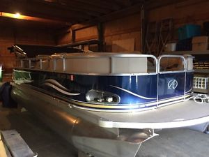 2012 Avalon pontoon boat
