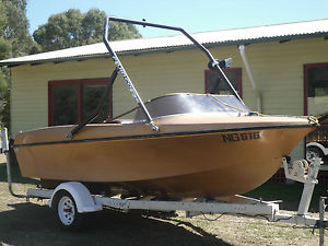 Hamilton Jet Boat V8 inboard Ski Wake
