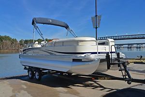 BENNINGTON 2275 GSI  TRI-TOON  150 YAMAHA    ONLY 110 HOURS