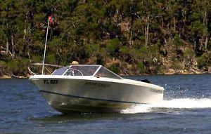 17ft Boat and motor for sale. Runabout