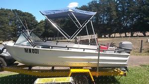Boat 4.2m  Aluminium with tilt Trailer and Motor