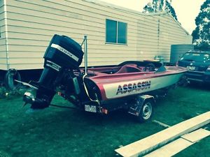 ski boat