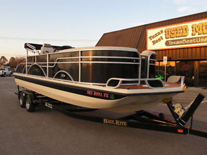 2013 Hampton 2685 Suzuki 200HP