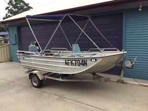 Aluminium boat with outboard motor