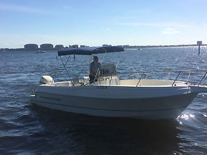Superb Aquasport 225 C/C powered by 2008 Evinrude E-tec with less than 200 h
