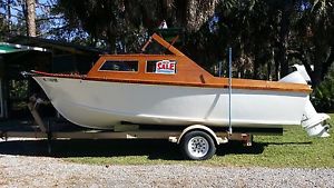 1985 18 foot Wooden Kit Boat Restored Mahogany Evinrude Outboard with Trailer
