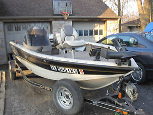 2004 Crestliner FISH HAWK