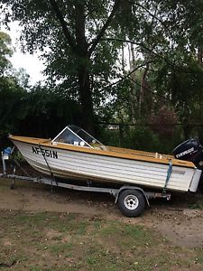 1980 4.5m fibreglass runabout boat