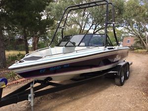 Ski Boat wake boat wakeboard. Brendella