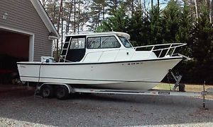 2006,  27 foot,  SEMI-CUSTOM, FIBERGLASS FISHING BOAT.