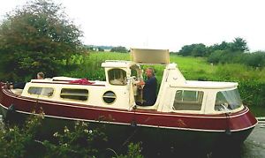 Cruise French canals for half the cost of hire in this 8m mini-barge, narrowboat