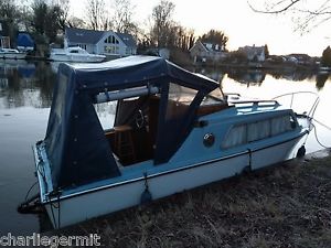 River Cruiser / Canal / Cabin boat / Needs TLC *BARGAIN* Ready to use