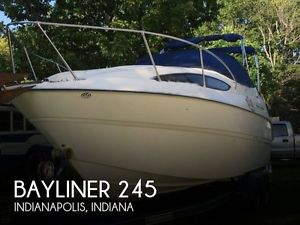 2004 Bayliner 245