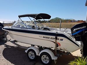 Haines Hunter Signature 550 Bowrider family ski boat