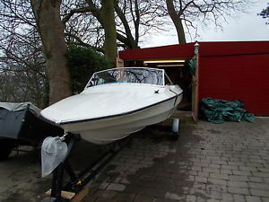 Glastron speed boat