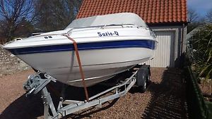 wellcraft 20 foot speedboat with cuddy cabin