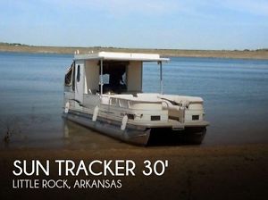 2006 Sun Tracker Party Hut 30