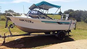 QUINTREX 485 SEABREEZE RUNABOUT