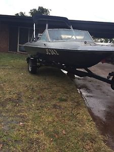 ski boat