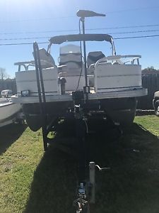 2008 Sun Tracker Pontoon Boat