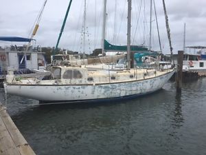 41 FT Lloyd Ferro Yatch boat