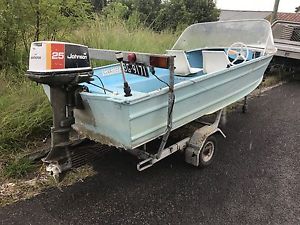 4.1M De havaland 25HP Johnson, Trailer selling cheap and quick.