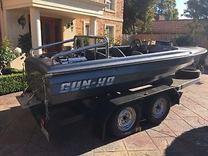 Ski Boat Chev V8 327 Inboard Rear Mount