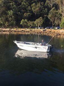 Stacer 429 Outlaw boat motor trailer package
