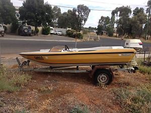SKI BOAT RETRO 80'S 80HP EVINRUDE SUIT RESTO NO REGO